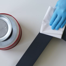 Doseur pour nettoyant avec solvant